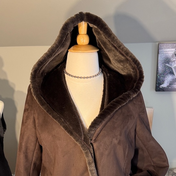Jones New York Chocolate Brown Faux Shearling Fur Lined Coat with Hood Like New! - Picture 5 of 10
